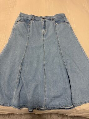 Levi's Light Blue Denim Jeans with Leather Patch